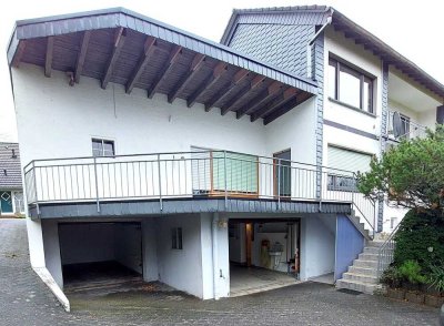 2 Fam. Haus, mit Garagen u. Carport, Remscheid-Süd