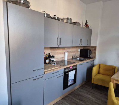 MIT EBK UND XL BALKON!  GEPFLEGTE 2 RAUM-HIGHLIGTH IM 2.OG!
