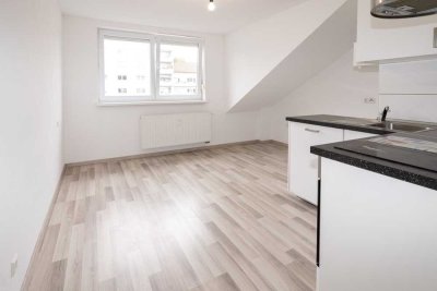 Exklusive, modernisierte 2-Zimmer-DG-Wohnung mit EBK in Pforzheim