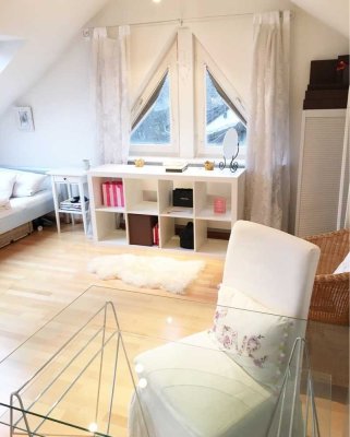 Hochwertige, helle und vollmöblierte 1 Zimmer- Wohnung
