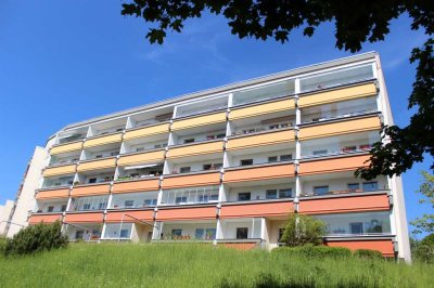 Euer neues Zuhause! Hell sanierte 3-Raum-Wohnung mit geräumiger Loggia sucht freundliche Mieter
