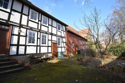 Idyllisches Fachwerk-Bauernhaus mit großem Garten und zwei Ferienwohnungen in der Nähe des Edersees
