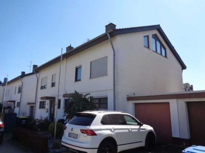 Kernsaniertes Familienhaus mit Dachstudio, Hobbyraum, Garten & Garage – technisch wie Neubau