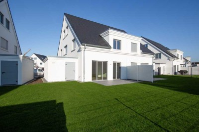 Sofort bezugsfrei! Exklusive XL-Doppelhausvilla an den Angerbachauen – komplett ausgestattet.