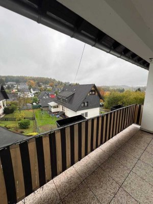 Gepflegte 3- Zimmerwohnung mit Garage und windgeschützter Süd-Loggia WE 4