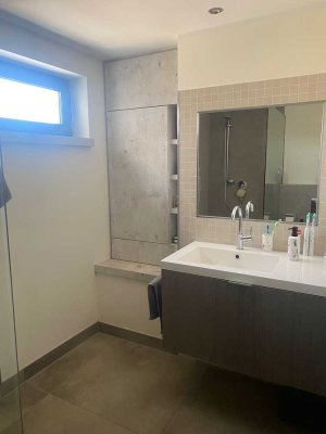 Exklusives Penthouse mit 2 Zimmern und Balkon in Bergen-Enkheim