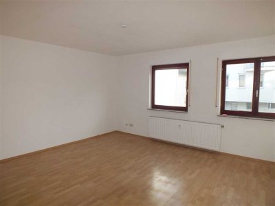 3 Zimmer Wohnung in Nauheim mit ca. 90m² Wohnfläche mit Carport im Hof