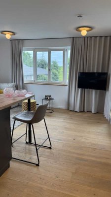 Neuwertige, voll möbilierte Wohnung in ruhiger Lage auf Reiterhof