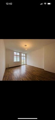 Wunderschöne große Altbauwohnung mit Balkon & optionaler Einbauküche – in beliebter Lage