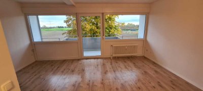 Stilvolle, modernisierte 1,5-Zimmer-Wohnung mit gehobener Innenausstattung mit EBK in Weiterstadt