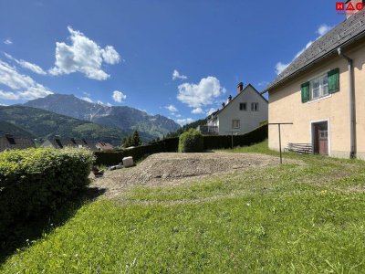 Eckreihenhaus in idyllischer Wohnstraße mit PKW-Abstellplatz!
