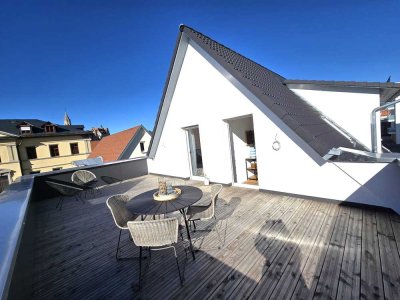 Tolle 2-Z-DG-Whg. mit riesiger Dachterr. u. Schlossblick in exkl. Innenstadtlage, Aufzug opt.