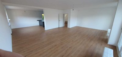 Geräumige renovierte 6-Zimmer-Wohnung mit Terrasse und top EBK