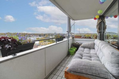 Über den Dächern! 3-Zimmer-Wohnung mit tollem Blick, 2 Balkonen und TG-Stellplatz