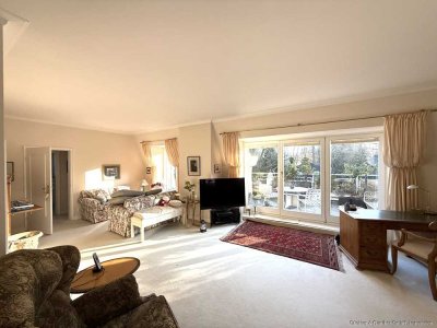 Einzigartiges Penthouse mit 2 Garagenstellplätzen in ruhiger Wohnlage