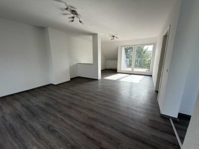 Großzügige 4-Raum Dachgeschosswohnung mit Balkon