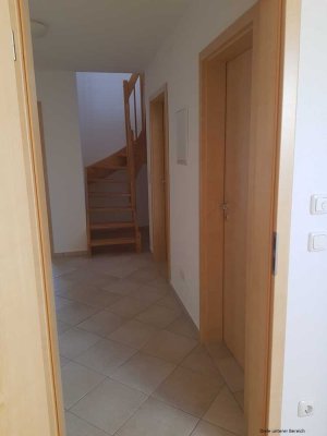 Helle 3,5-Zimmer Maisonette-Wohnung mit Balkon u. TG-Stellplatz in Mering