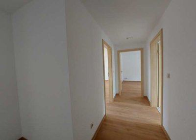 Helle 3-Raum-Wohnung mit Gartennutzung