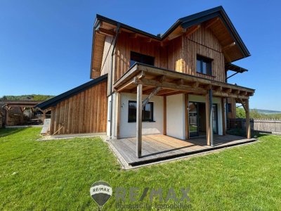 "Ökologisches Holzhaus im Chalet-Stil – Luxus trifft Nachhaltigkeit!"