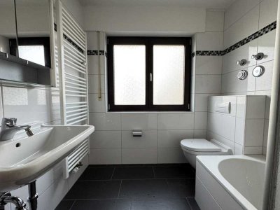 ** 3-Zimmerweohnung | großer Balkon | Garage **