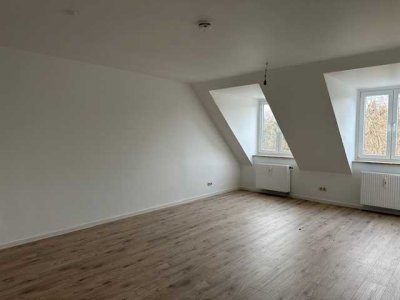 Schöne 2-Zimmer Dachgeschosswohnung in idyllischer Lage