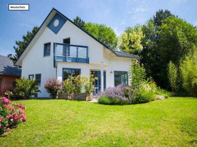 Provi frei Einfamilienhaus mit Garage in 86154 Augsburg -