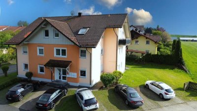 Sonnenverwöhnte Terrassenwohnung mit Stellplatz in ruhiger Siedlungslage in Neukirchen v. Wald