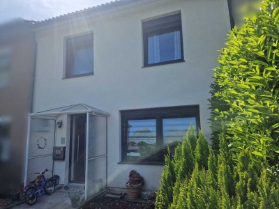 Modernisiertes Reihenmittel - Einfamilienhaus