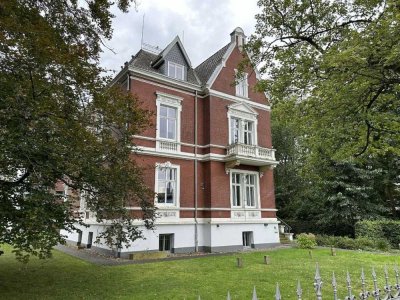 Denkmalgeschützte Villa komplett saniert!