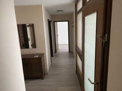 Freundliche 5-Zimmer-Wohnung mit Balkon und EBK in Burladingen