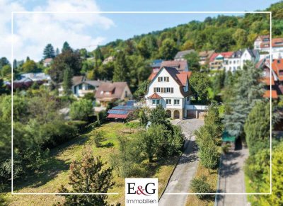 Familienglück mit riesigem Platzangebot! Charmantes Haus in sonniger Lage