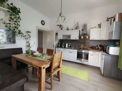 Stilvolle, sanierte 2,5-Raum-Wohnung mit Balkon und Einbauküche in Mainz