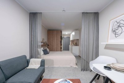 *SOMMERAKTION -15 % auf die ersten 6 MONATE* Pauschalmiete I JONN-Y möbliertes Apartment mit Balkon, inkl. Gym, Sauna, Dachterrasse, Community Area, Internet etc.! 7 Min. zum Stephansplatz!