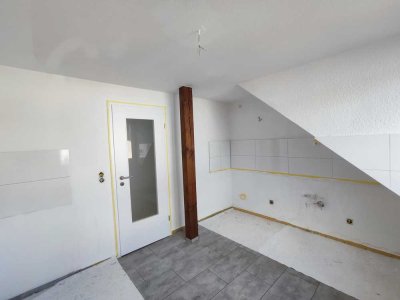 Renovierte 4-Zimmer-DG-Wohnung (3. OG) in Gelsenkirchen-Mitte ab sofort zu vermieten!