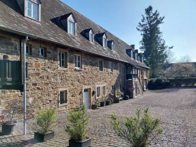 MANNELLA *Stilvolle Single-Wohnung im historischen Schloss Allner* Moderne Wohnung - Voll möbliert!