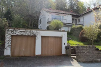 Großzügiges Zweifamilienhaus mit Potenzial in Solms-Oberndorf