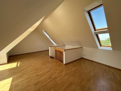 Lichtdurchflutete Maisonette-Dachgeschosswohnung mit Balkon in Magdeburg-Ottersleben