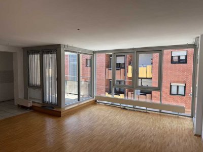 Helle 2,5-Zi.-Wohnung mit Charme & Komfort – Loggia, Erker, Parkett & Stellplatz