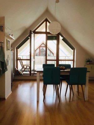 Modernisierte 2-Zimmer-Maisonette-Wohnung mit Balkon und Einbauküche in Augsburg