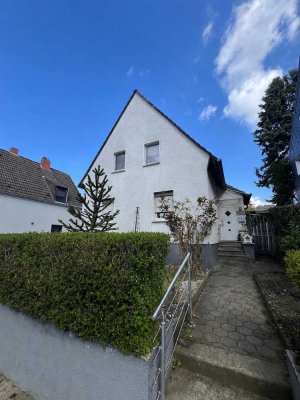 Freistehendes Einfamilienhaus mit großem Gartenanteil