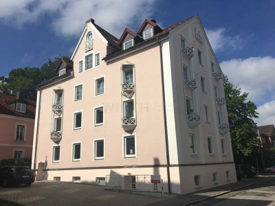 * WG 7 ZIMMER WOHNUNG- STROMKOSTEN INKL. KEIN BALKON *
