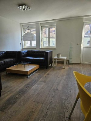 Zentral und ruhig gelegen- sonnig und helle möblierte Wohnung mit überdachter Loggia