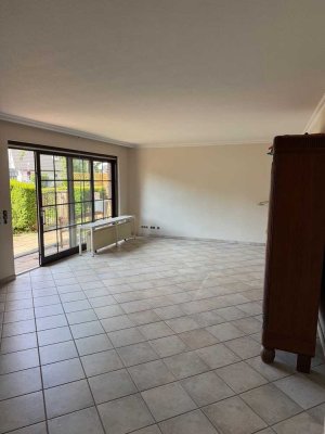 6-Zimmer-Mehrfamilienhaus mit Luxus-Kamin, Garten und EBK in Friedrichsdorf