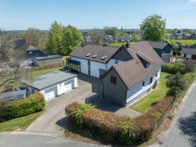 Zwei Familien unter einem Dach – getrennt und doch vereint