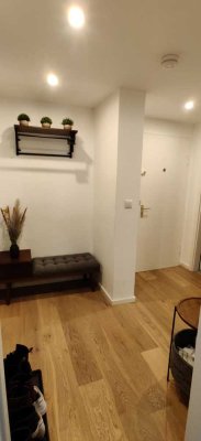 Schöne und vollständig sanierte 2,5 Zimmer Wohnung m. Loggia am Nordbad in Schwabing-West
