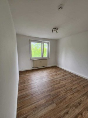 Erstbezug nach Renovierung! 2-Zimmer-Wohnung mit EBK und Balkon.
