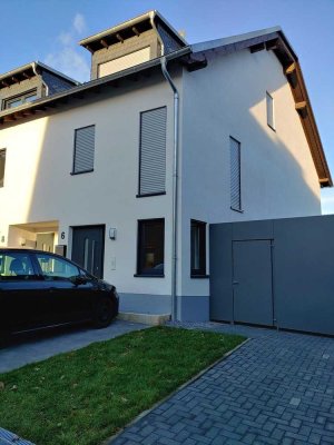 Erstbezug - Großzügig geschnittene 3 Zimmer Wohnung in Bonn-Duisdorf mit Terrasse und Gartennutzung