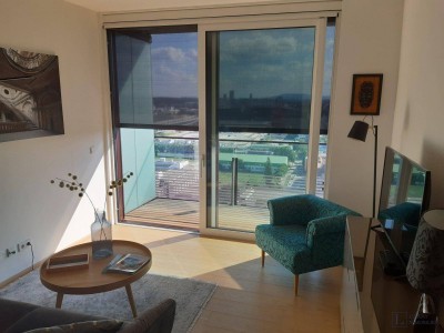 Moderne Stadtwohnung mit Loggia, Rooftop Pool und Traum-Aussicht