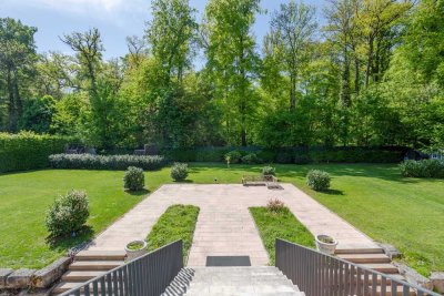 Villenanwesen mit Parkgrundstück