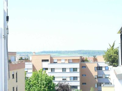 Ruhige möblilierte 2,5-Raum-Penthouse-Wohnung mit Balkon und EBK in Ludwigsburg/ Tamm